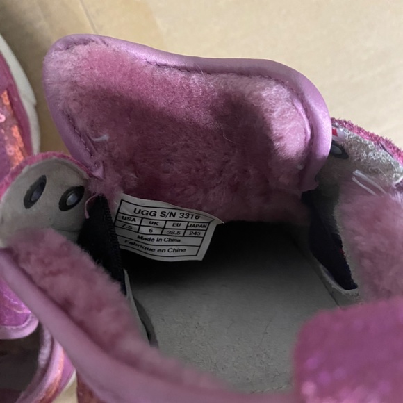 Ugg Sneakers - Picture 5 of 5